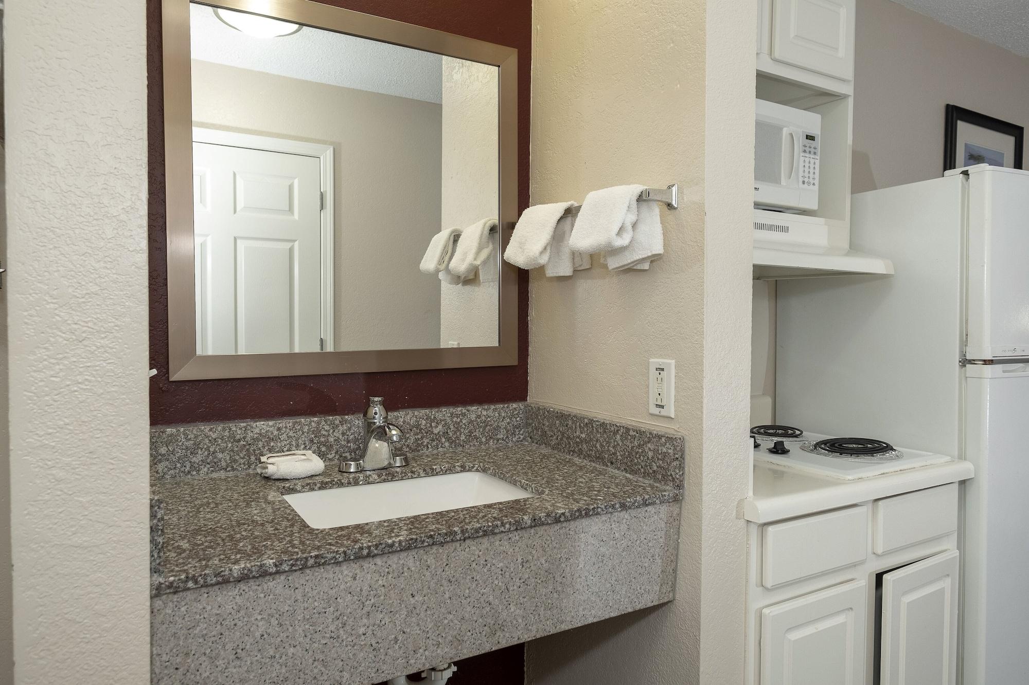 Red Roof Inn & Suites Pensacola-Nas Corry Beach Haven Exterior foto